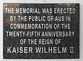 Gedenktafel auf der Nordwestseite des Denkmals