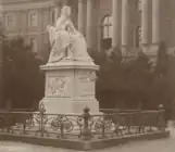 Bebelplatz in Berlin, zwischen 1892 und 1895 von Fritz Schaper geschaffen, im Zweiten Weltkrieg zerstört Fotografie von Waldemar Titzenthaler aus dem Jahr 1902