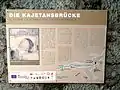 Historische Informationen am Radweg: die Kajetansbrücke über den Inn