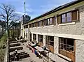 Südseitige Hausfassade mit Terrasse