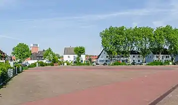 Ehem. Marktplatz (heute Standort eines REWE-Marktes) mit dem Förderturm Schacht&nbsp;1