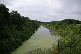 Der Masurische Kanal unterhalb der Schleuse Sandhof (polnisch Śluza Piaski)