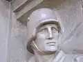 Soldatenkopf mit Stahlhelm