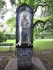 Statue des hl.&nbsp;Josef auf dem Vorplatz