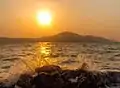 Karaburun-Halbinsel bei Sonnenuntergang von Vlora gesehen