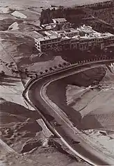 1932