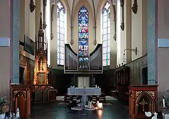 Heutiger Hauptaltar mit Schumacher-Orgel