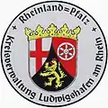 Zulassungsplakette des Landkreises Ludwigshafen mit dem Landeswappen von Rheinland-Pfalz bis 2003