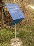 2011 aufgestellte Erinnerungstafel am Gelände des früheren Kinderheims, die von der Gemeinde Rangsdorf als dem Ort des Flugzeugstarts am 20.&nbsp;Juli 1944 zum Attentatssort gestiftet wurde