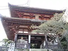 Haupttor mit den beiden Kongōrikishi bzw. Niō