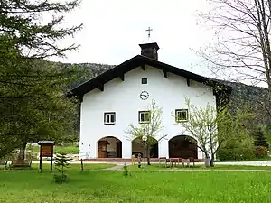 Insula-Kirche: li. Seitenansicht, re.(Frontansicht)