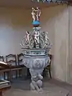 Taufstein mit kunstvollem Aufsatz