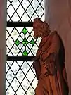 Apostel Petrus links am Altar