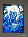 Glasfenster in der reformierten Kirche Champfèr (Jesus der Auferstandene mit Siegesfahne)