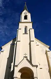 Kirche Herz Jesu, Vorderseite