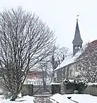 Zugang vom Parkplatz zum Kloster Wülfinghausen