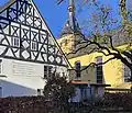 Kirchstraße 3 und Servatiuskirche