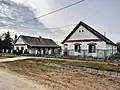 Traditionelle Wohnhäuser im Ortsteil Kishársaǵy
