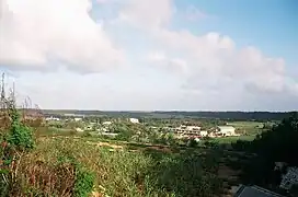 Das Dorf im tiefer liegenden Inselinneren