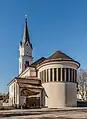 Rückansicht der Kirche mit der 1956 errichteten Apsis
