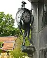 Linderoths Uhr an der Straße Klara Södra kyrkogata in Stockholm.