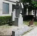 Skulptur des Bildhauers Klaus Behr an der Clemensstraße 48