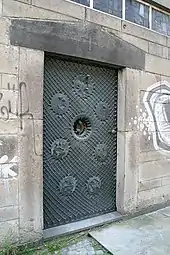 Bronzeportal in der Andachtskapelle