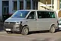 Ziviler Dienstbus mit zivilem Kennzeichen (VW T6)