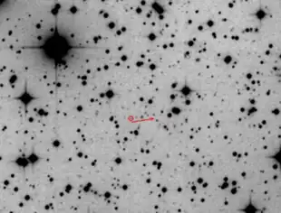 Der Kleinplanet (227770) Wischnewski am 29. November 2016 im Sternbild Zwillinge, aufgenommen vom Entdecker Wolfgang Ries mit einem 46-cm-Newton bei 2000 mm Brennweite. Das Foto zeigt den Kleinplaneten in fünf aufeinander folgenden Positionen im Abstand von 25 Minuten. Jeder Punkt ist die Summe aus 5 Aufnahmen je 5 Minuten.