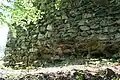 unterhöhlter Mauerfuss der Nordwand
