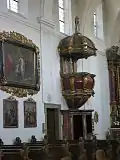 Kanzel aus rotem Stuckmarmor