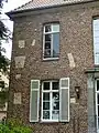 Gewölbereste des Chors der Klosterkirche in der Fassade des Ostflügels