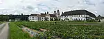 Ehemalige Abtei (links) und Frauengästehaus (rechts), Blick von Osten