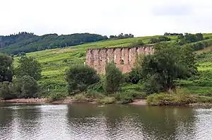 Blick über die Mosel bei Bremm auf die Klosterruine Stuben