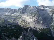 Die Knorrhütte und der Jubiläumsgrat mit Innerer Höllentalspitze vom Gatterl aus gesehen