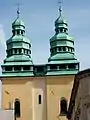 Detailaufnahme der neobarocken Turmhelme