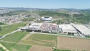 Das Kocaeli Stadyumu mit Umgebung im Mai 2021