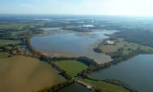 Der Teich Velký Tisý (rechts unten der benachbarte Koclířov)