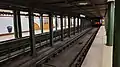 Einzelne runde Säulen, so wie hier in der Station Kodály körönd, erinnern an die Bahnsteigverlängerungen des Jahres 1973