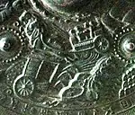 Pferdewagen aus der Kofun-Zeit. Detail eines Bronzespiegels (5.–6. Jh.). Eta-Funayama Tumulus, Kumamoto.