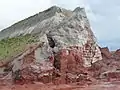 Gebrochene Wand an der Nordseite des Rotschlammbeckens