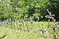 Holzkreuze mit Namen der Gefallenen