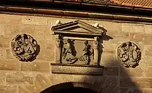 Familienwappen über dem Eingang der Kirche St. Georg in Kraftshof