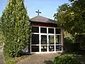 Aussegnungshalle auf dem Friedhof