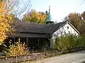 Aussegnungshalle auf dem Friedhof