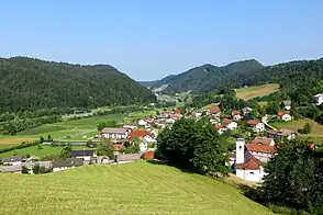 Blick über Krašnja ins Schwarztal