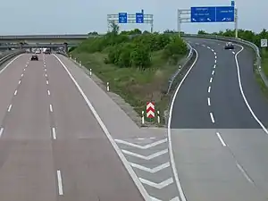 Blick von Süden, von der Brückedes Elster-Saale-Radwegs über die A 9