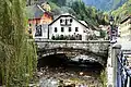 Brücke über die Kroparica im Ortszentrum