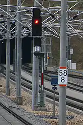 Ks-Signal im Bahnhof Kinding (Altmühltal) in der Funktion eines Hauptsignals. Signalbegriff: Halt (Hp&nbsp;0)