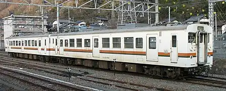 Nahverkehrszug im Bahnhof Minobu